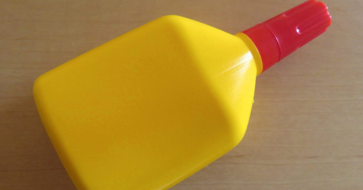 木工用接着剤の黄色いボトル